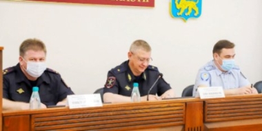 Псковским полицейским вручили ведомственные награды - 2021-05-18 14:13:00 - 2