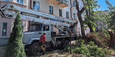 В Великих Луках продолжают устранять последствия урагана - 2021-07-26 15:15:00 - 2