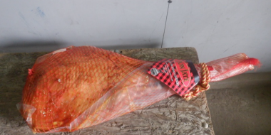 Полный багажник испанского деликатеса и вина обнаружили псковские таможенники - 2023-07-12 11:05:00 - 2