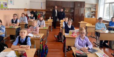 Сотрудники Госавтоинспекции встретились с учениками новосокольнической школы - 2023-02-11 10:05:00 - 2
