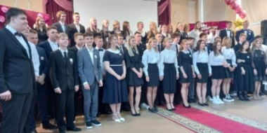 Для великолукских выпускников прозвенели последние звонки - 2022-05-23 09:05:00 - 3