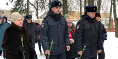 Великолукские полицейские почтили память героев - 2023-01-17 17:35:00 - 2
