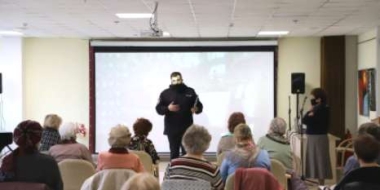Полицейские рассказали пожилым псковичам, как противодействовать мошенникам - 2021-04-26 13:15:00 - 2