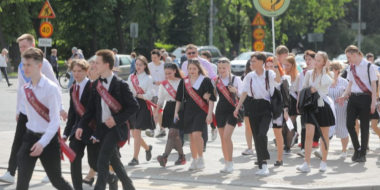 Последние звонки прозвучали для 9,5 тыс выпускников региона - 2023-05-24 10:35:00 - 2