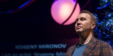 Спектакль с участием Евгения Миронова покажут на инклюзивном онлайн-фестивале - 2021-07-27 16:45:00 - 2