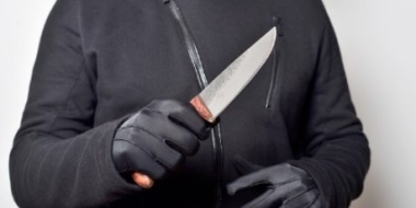 В Стругах-Красных мужчина ударил ножом знакомую и рассказал об этом в магазине - 2022-04-12 09:05:00 - 2