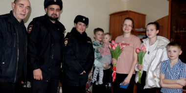 Псковские полицейские посетили многодетные семьи - 2023-03-07 11:05:00 - 2