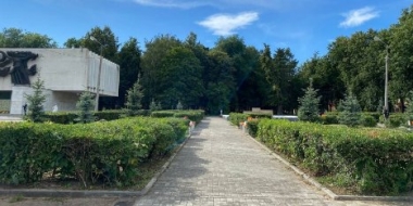 В Великих Луках обустроили сквер возле Краеведческого музея - 2022-07-18 15:22:00 - 2