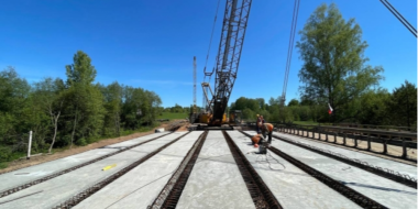 Продолжается ремонт моста через реку Черная в Плюсском районе - 2024-05-31 14:05:00 - 3