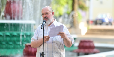 Возле великолукского «Каменного цветка» прозвучали стихи и песни - 2023-06-20 13:05:00 - 2