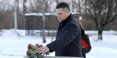Губернатор Псковской области почтил память погибших журналистов - 2022-12-15 14:35:00 - 2
