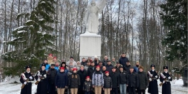 В Великих Луках почтили память Неизвестного солдата - 2022-12-04 19:00:00 - 2