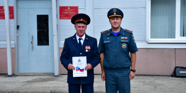 Инспектор ФСИН Островского района, спасший людей на пожаре, отмечен грамотой МЧС - 2023-08-22 17:05:00 - 2