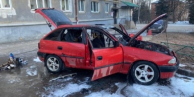 Два автомобиля сгорели в Великих Луках - 2022-03-09 12:35:00 - 2