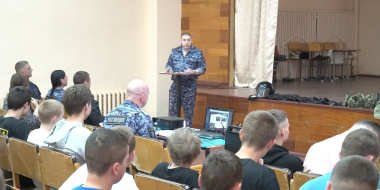 Росгвардейцы провели профориентационное занятие для псковских студентов - 2024-06-02 19:05:00 - 2