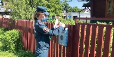 Рейд по предупреждению пожаров провели сотрудники МЧС в Великих Луках - 2021-06-08 09:36:00 - 2