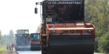 На Гдовской трассе в Псковском районе завершают укладку асфальтобетона - 2021-09-10 13:56:57 - 2