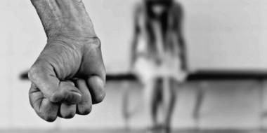 В Великолукском районе мужчина избил свою мать после отказа дать ему позвонить - 2021-10-07 14:28:00 - 2