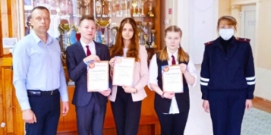 В Великих Луках прошла встреча дорожных полицейских с лицеистами - 2021-04-21 13:36:00 - 2