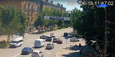 В Великих Луках столкнулись два автомобиля - 2021-06-18 13:25:00 - 4