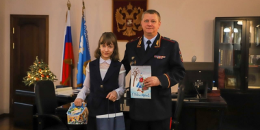 Полицейские исполнили мечту воспитанницы псковского Центра помощи детям - 2024-01-13 17:05:00 - 2