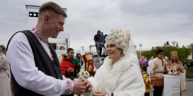 Псковичи Александр и Ольга поженились на Всероссийском свадебном фестивале - 2024-05-13 15:05:00 - 2