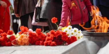 Митинг у Вечного огня прошел в Великих Луках - 2022-05-09 13:01:00 - 2