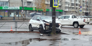 Авария произошла в Великих Луках на перекрестке Дьяконова-Гагарина - 2024-11-01 11:57:00 - 2