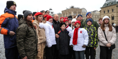 Псковские поисковики возложили цветы к памятнику Минину и Пожарскому - 2024-11-05 17:05:00 - 2