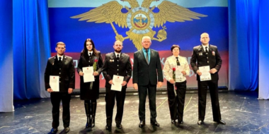 В Великолукском драматическом театре чествовали полицейских - 2024-11-11 14:35:00 - 2