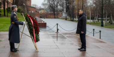 Венок «От жителей Псковской области» возложили к Могиле Неизвестного солдата - 2024-12-03 15:35:00 - 3