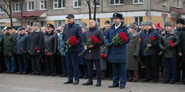 Дань памяти и уважения отдали Героям Отечества псковичи - 2024-12-09 16:35:00 - 2