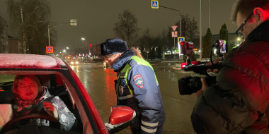 Сотрудники великолукской Госавтоинспекции провели акцию «Внимание пешеход!» - 2025-01-24 13:05:00 - 2