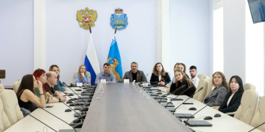 Члены молодёжных парламентов разных созывов встретились в псковском Собрании - 2025-05-08 10:05:00 - 2