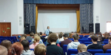 Занятие по профилактике ДТП провели полицейские для великолукских студентов - 2025-05-13 11:35:00 - 2