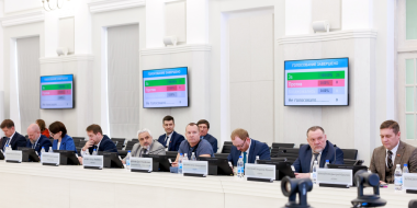 О деятельности областного правительства доложил депутатам Михаил Ведерников - 2025-06-03 17:05:00 - 2