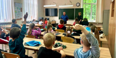 Гостями летнего лагеря в Великих Луках стали полицейские - 2025-06-19 09:35:00 - 2