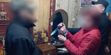 Жительница Дновского района зарезала своего супруга - 2025-08-01 11:05:00 - 2