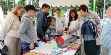 В Литературной беседке побывали великолучане в День города - 2025-08-26 13:35:00 - 2