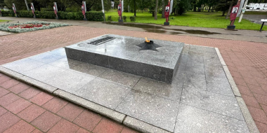 В Великих Луках завершено благоустройство Вечного огня и памятника подводникам - 2025-08-26 09:35:00 - 2
