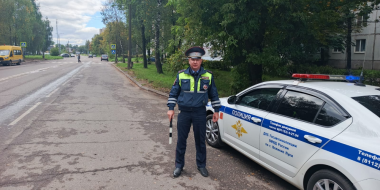 Дорожные полицейские дежурили возле великолукских школ и детских садов - 2025-09-01 16:35:00 - 2