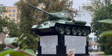 Восстановлен памятник освободителям Пскова танк Т-34 - 2025-09-08 10:05:00 - 2