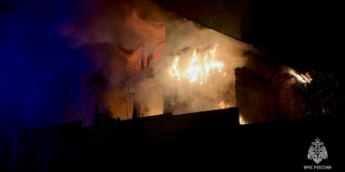 В Великолукском районе пожарные спасли дом и два автомобиля - 2025-10-29 10:35:00 - 2 В Великолукском районе пожарные спасли дом и два автомобиля - 2025-10-29 10:35:00 - 2