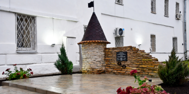 В псковском СИЗО открыли памятный знак в честь 220-летия со дня его основания - 2025-11-09 17:05:00 - 2