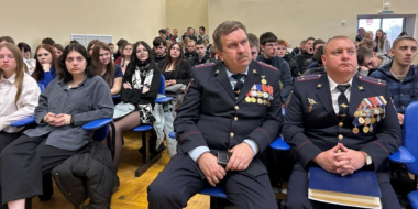 Великолукским студентам рассказали о полицейских-героях - 2025-11-10 09:35:00 - 2