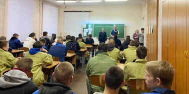 Дорожные полицейские встретились с юными великолучанами - 2025-11-18 09:35:00 - 2