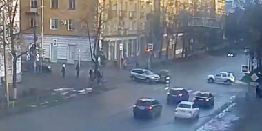 В Великих Луках столкнулись два автомобиля - 2025-11-20 15:37:00 - 2