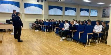 Великолукским старшеклассникам рассказали о профессии полицейского - 2025-11-28 13:35:00 - 2