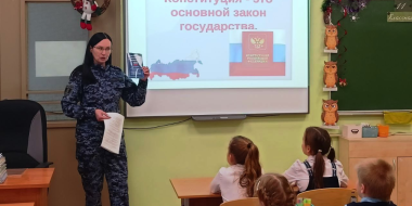 Росгвардейцы провели уроки правовой грамотности в Псковской области - 2025-12-14 13:05:00 - 2