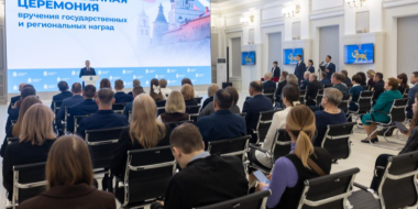 Жителям Псковской области вручили государственные и региональные награды - 2025-12-17 11:05:00 - 2
